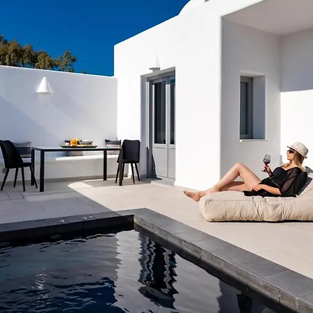Filoxenia Luxury Perissa (Santorini)