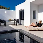 Filoxenia Luxury Perissa (Santorini)