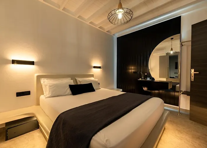 Filoxenia Luxury Perissa (Santorini)