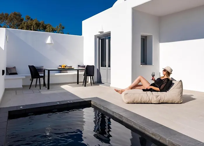 Filoxenia Luxury Perissa (Santorini)