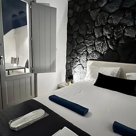 Vila Filoxenia Luxury Perissa (Santorini)